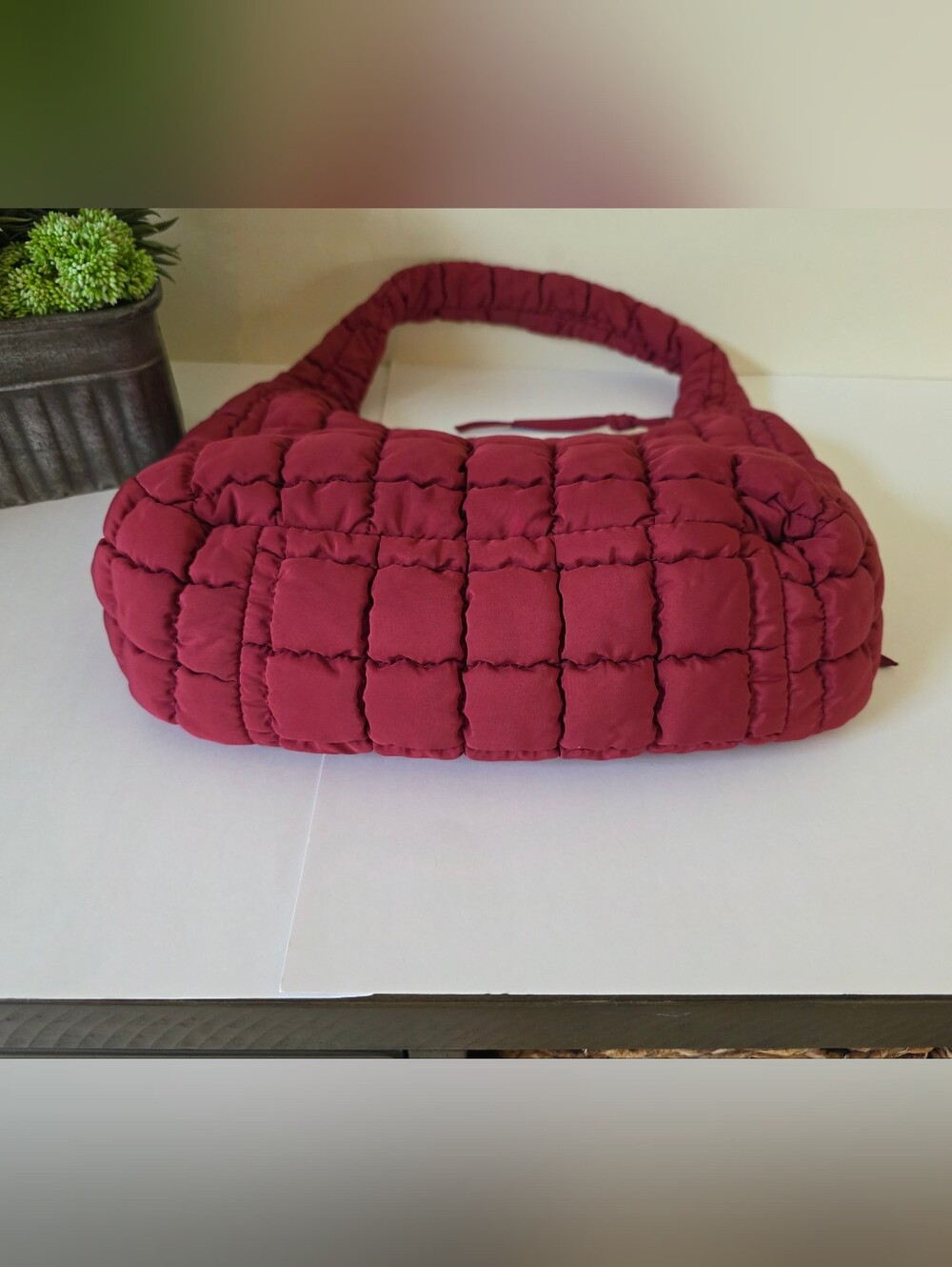 Frye & Co Cranberry Quilted Shoulder Hobo Bag Large Slouchy Tote - Picture 8 of 8